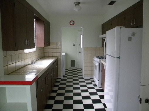 562 Robertson Way - Photo 3 of 6