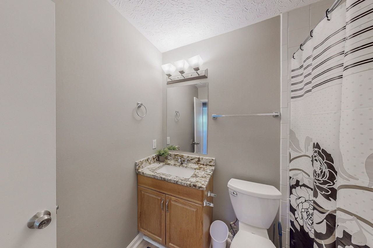 Satellite Boulevard - Photo 3 of 8