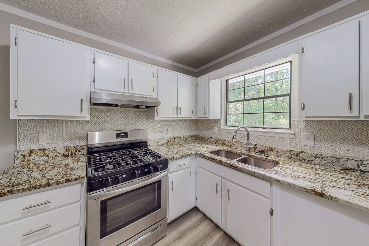 Satellite Boulevard - Photo 5 of 8