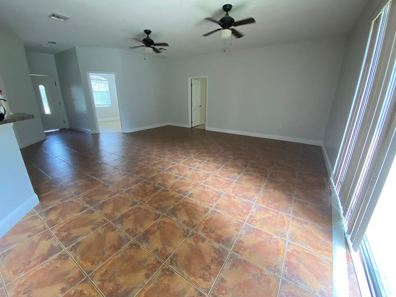 1004 Pine Tree Dr - Photo 4 of 17