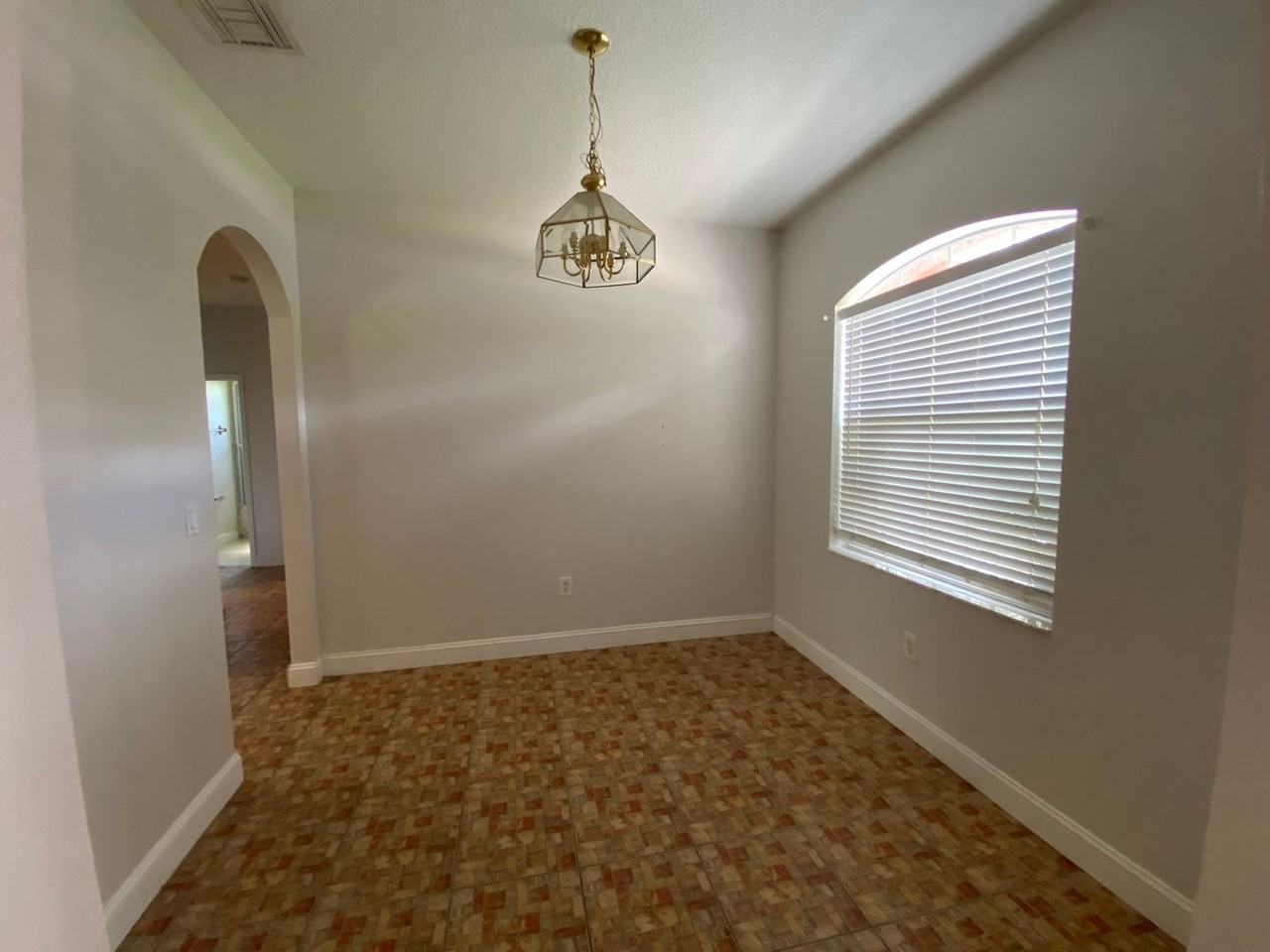 1004 Pine Tree Dr - Photo 5 of 17