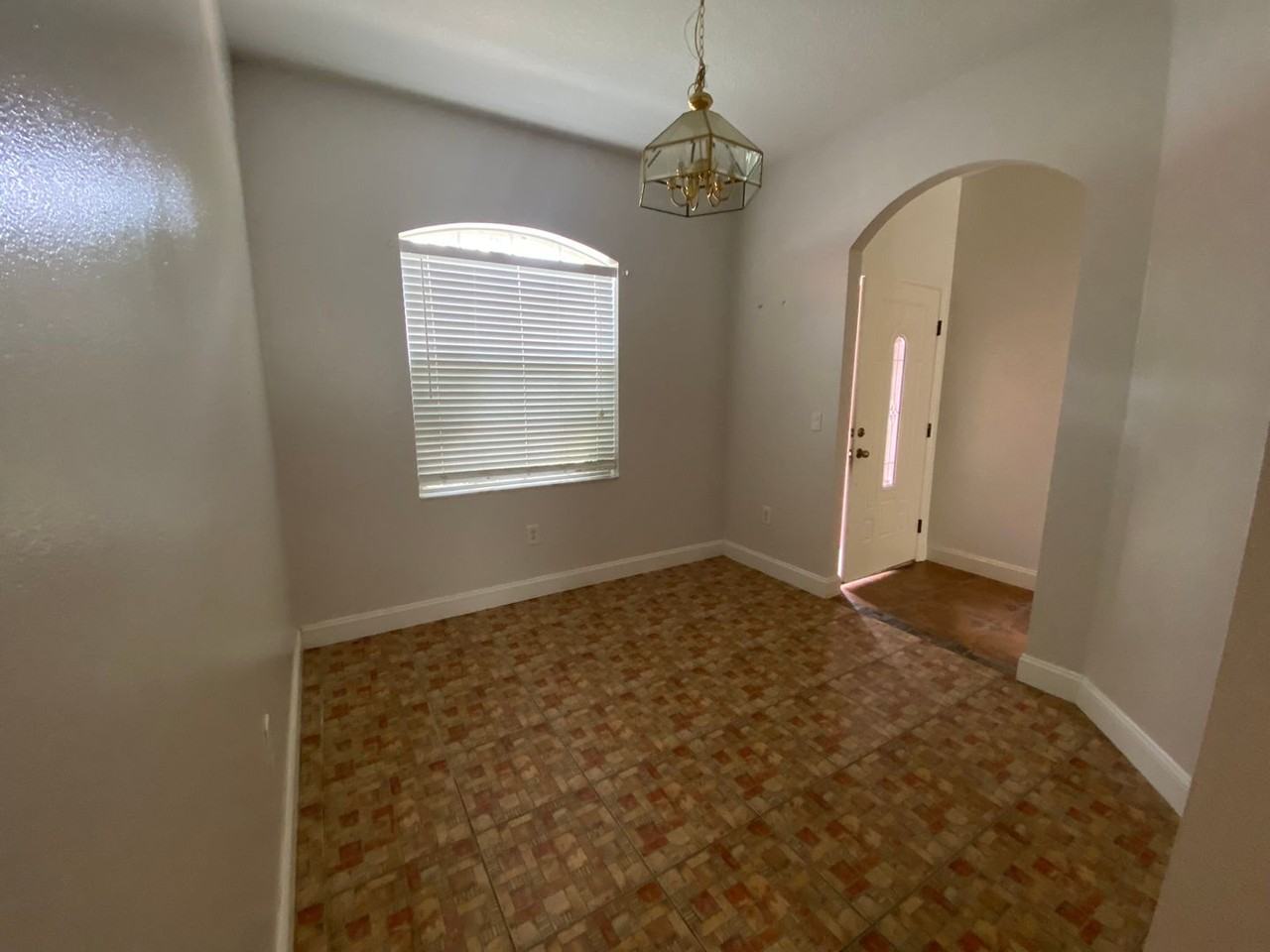 1004 Pine Tree Dr - Photo 6 of 17