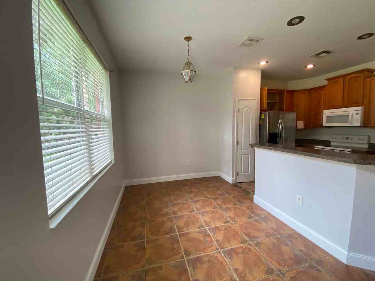 1004 Pine Tree Dr - Photo 7 of 17