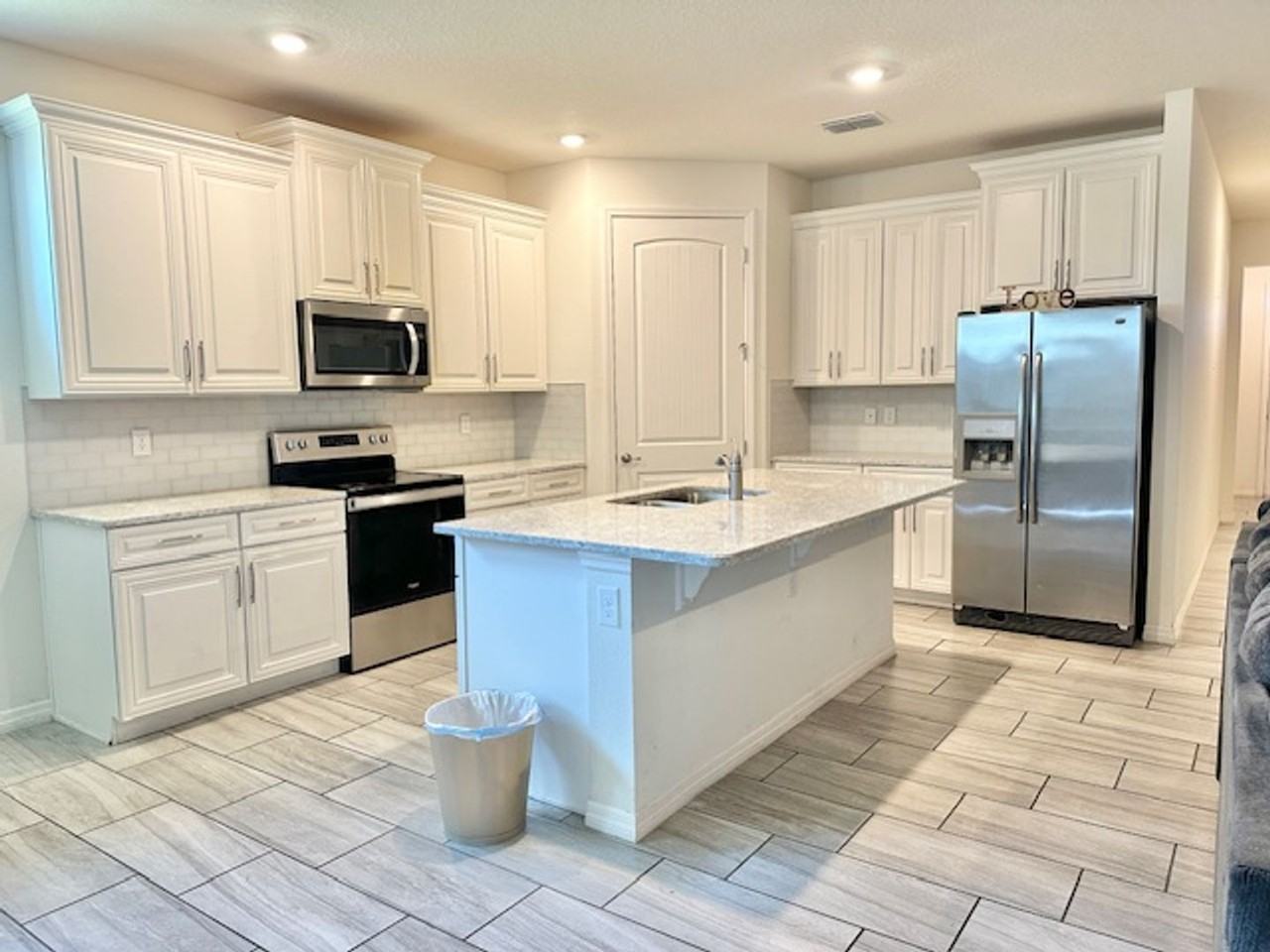 1407 Hopedale Pl - Photo 3 of 18