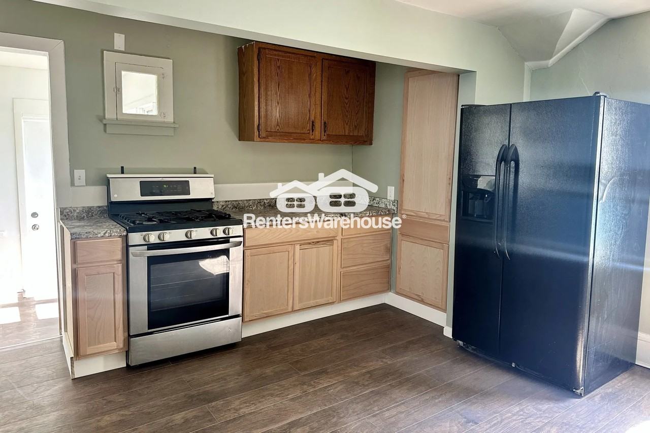 726 Wilson Ave - Photo 2 of 16