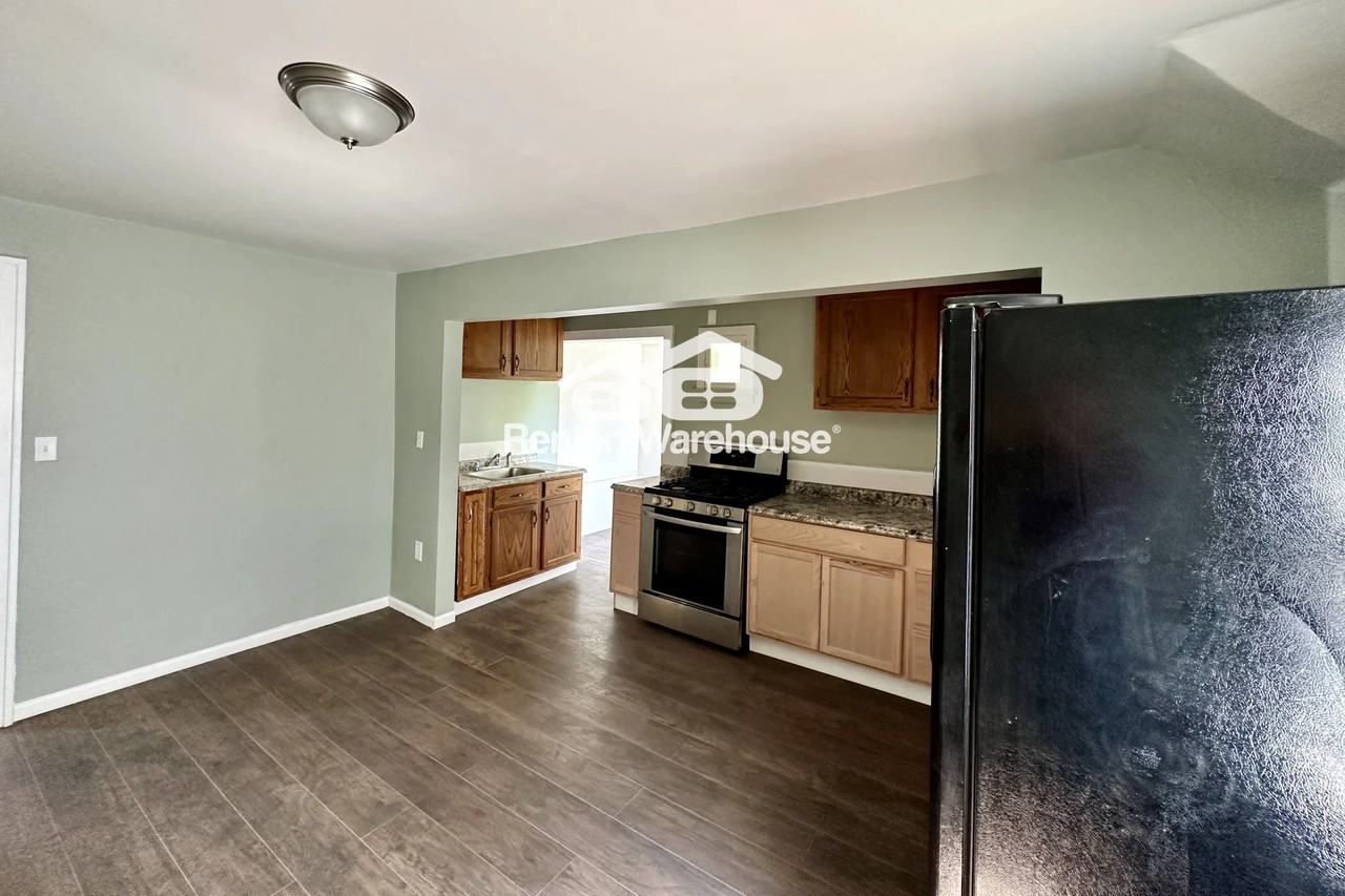 726 Wilson Ave - Photo 3 of 16