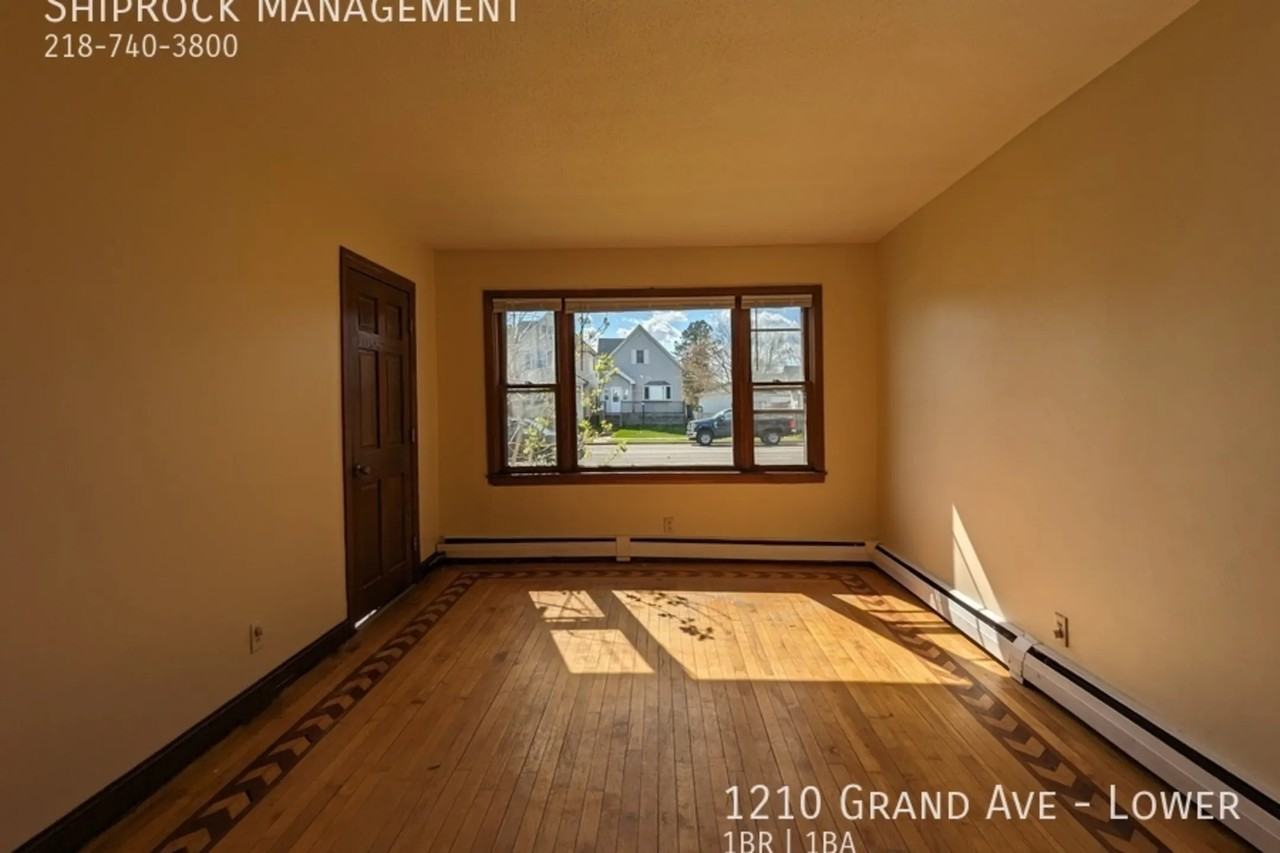 1210 Grand Ave Lowr - Photo 2 of 12