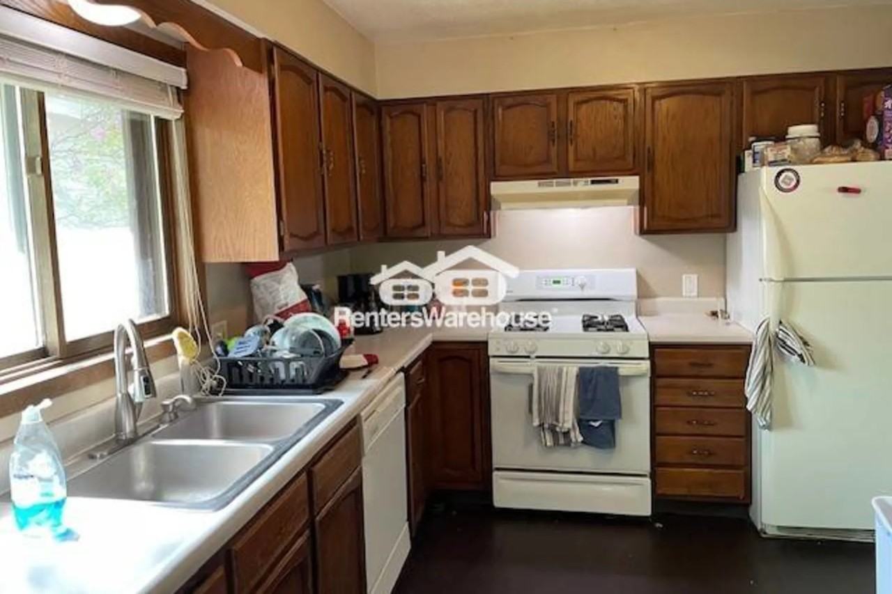 166 Cleveland Ave S - Photo 2 of 5