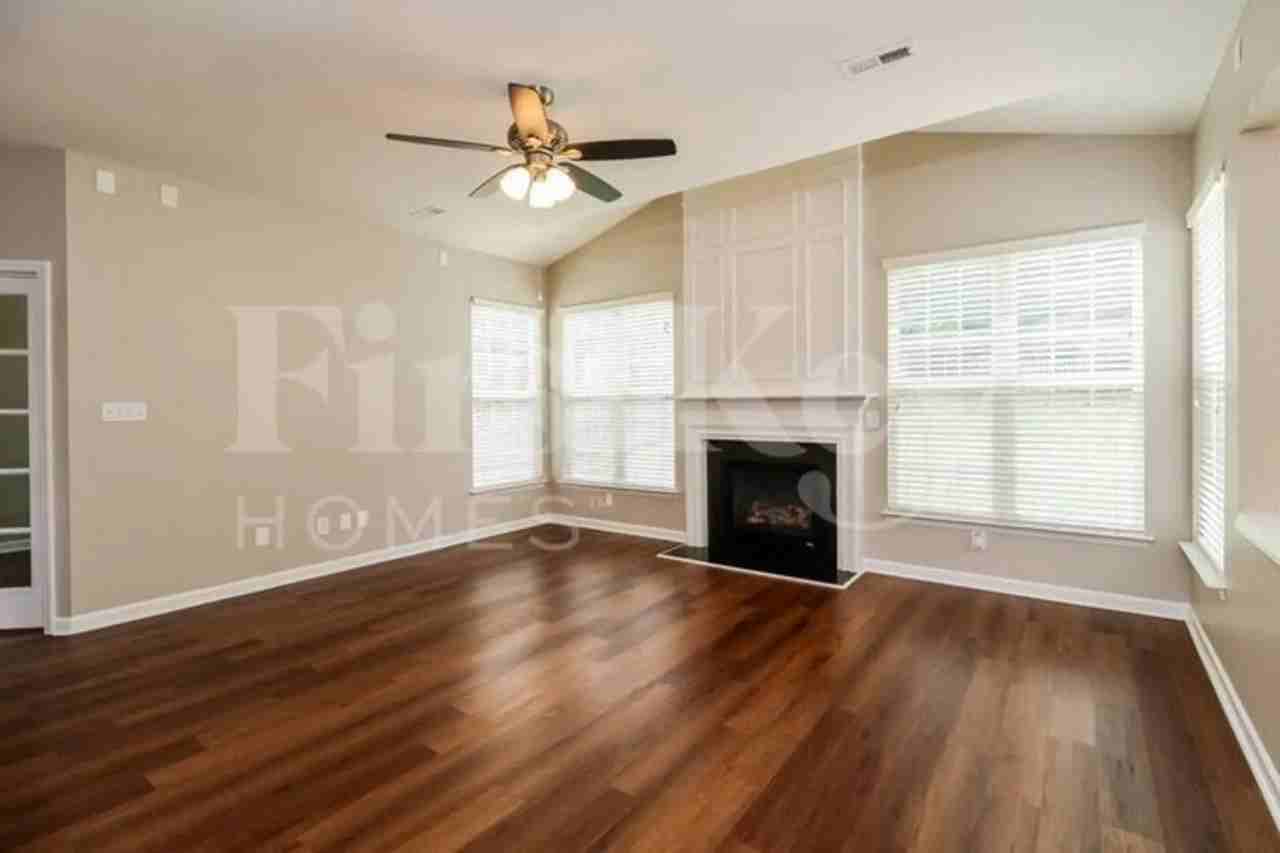 4559 Fairport Ct - Photo 2 of 15