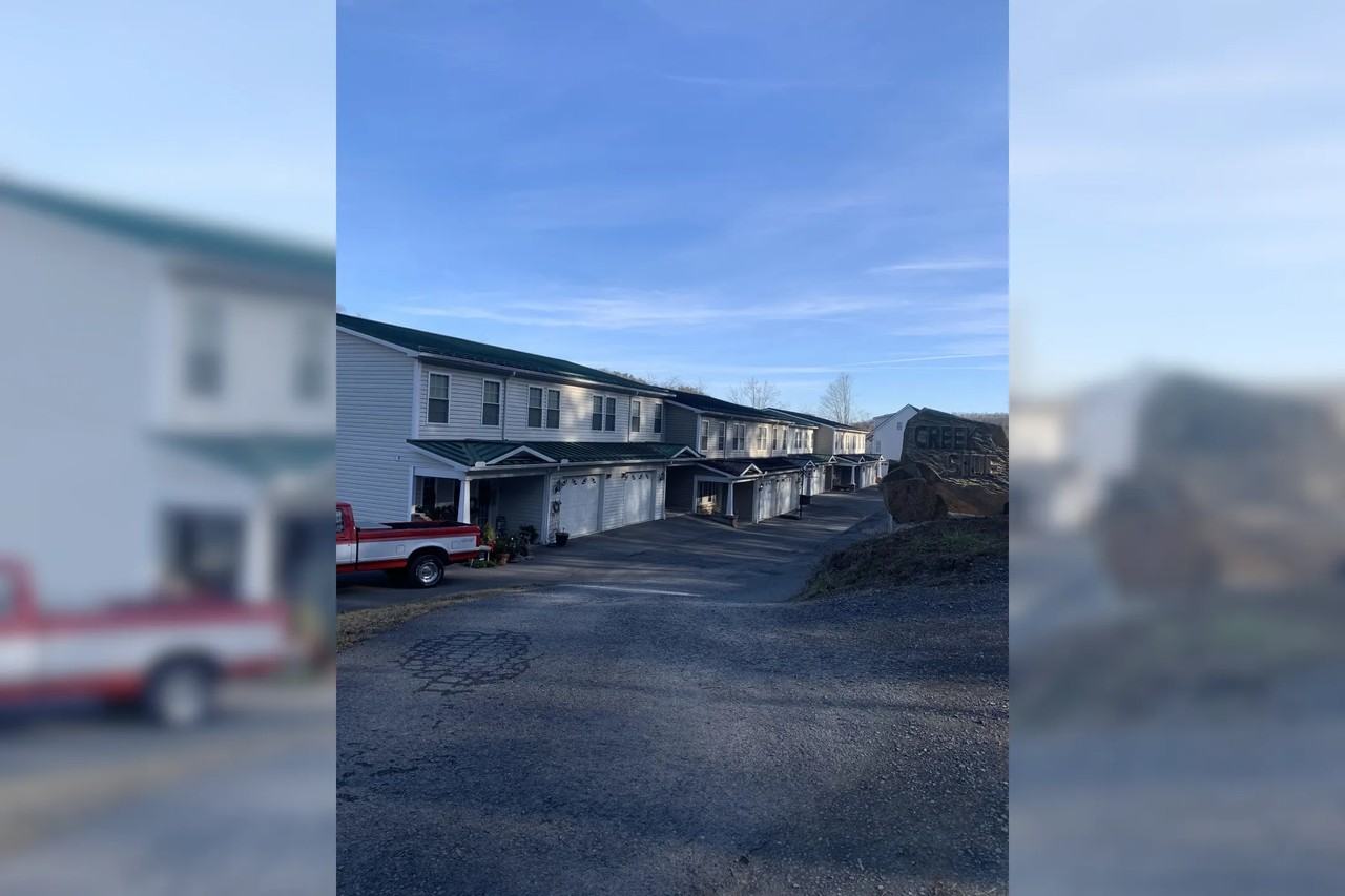 65 Woods Edge Rd - Photo 3 of 10