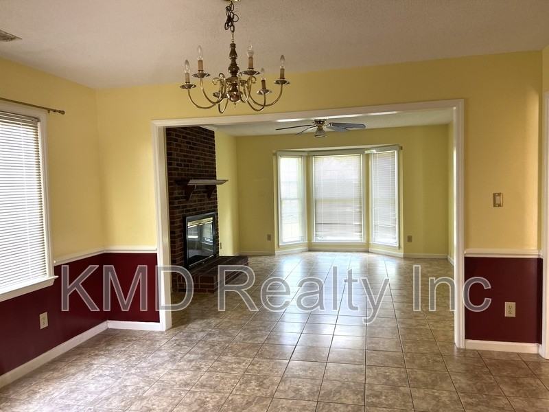 9128 Four Acre Ct - Photo 3 of 12