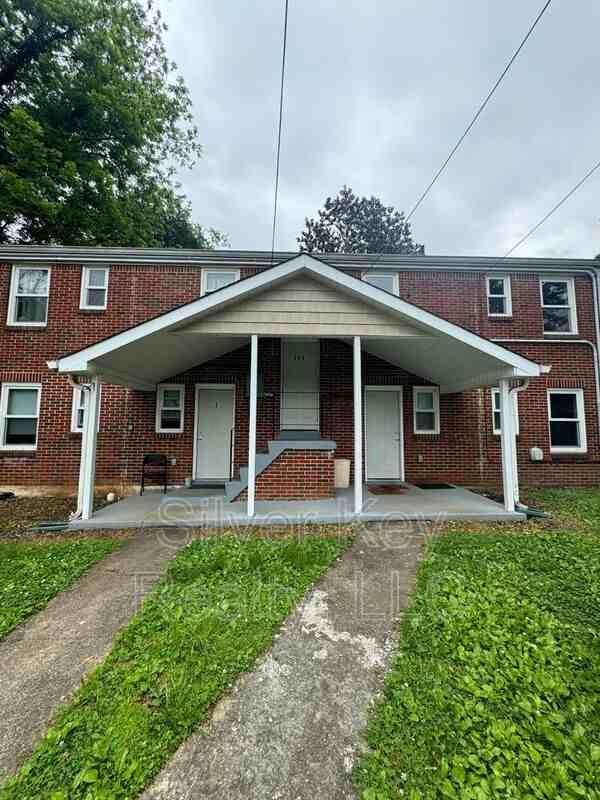804 Ingleside Ave #3