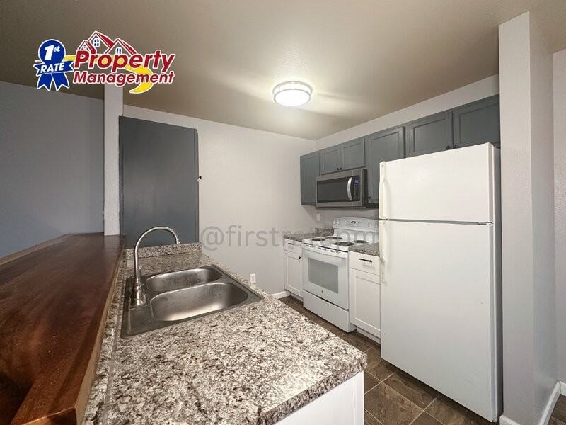 10042 W Garverdale Ln #201 - Photo 3 of 23