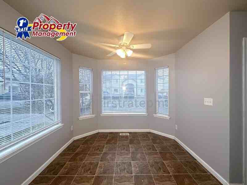 10042 W Garverdale Ln #201 - Photo 6 of 23