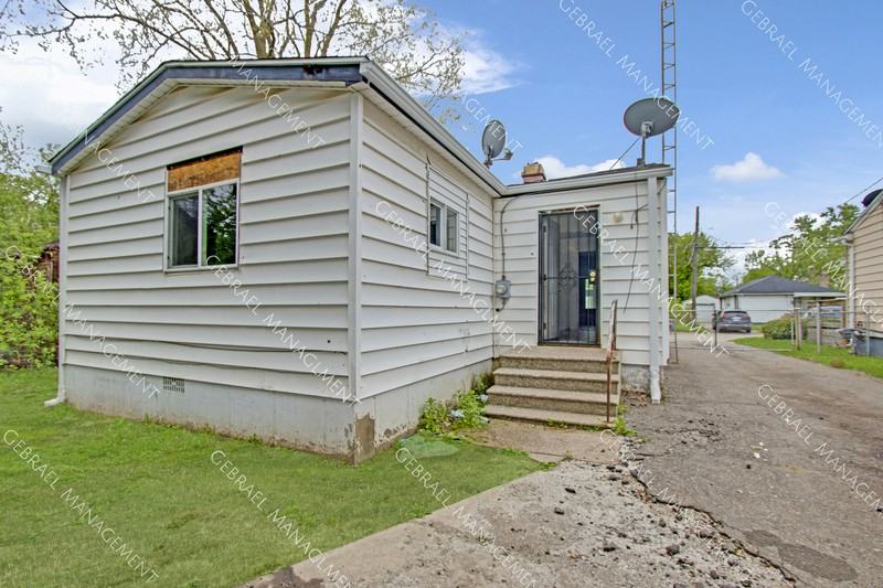 1183 E Lorado Ave - Photo 2 of 15