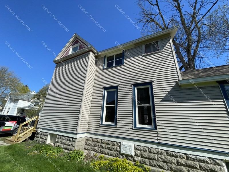 214 N Van Buren St - Photo 2 of 24