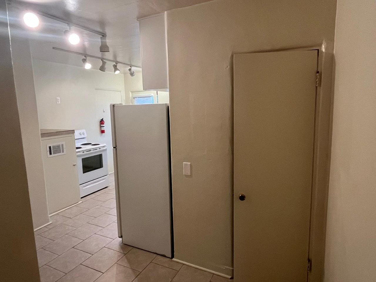 1503 Dr Martin Luther King Jr Ave Ne - Photo 3 of 10