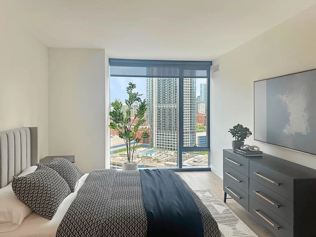 N Canal St #2906 - Photo 3 of 15