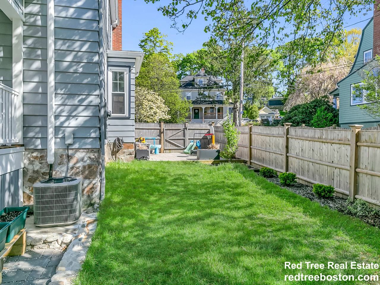 76 Farragut Rd - Photo 3 of 36