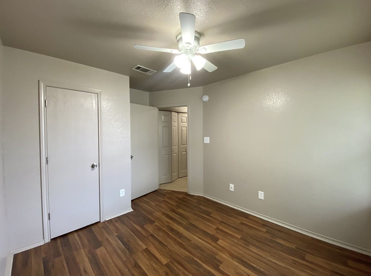 3210 Toledo Dr - Photo 2 of 10