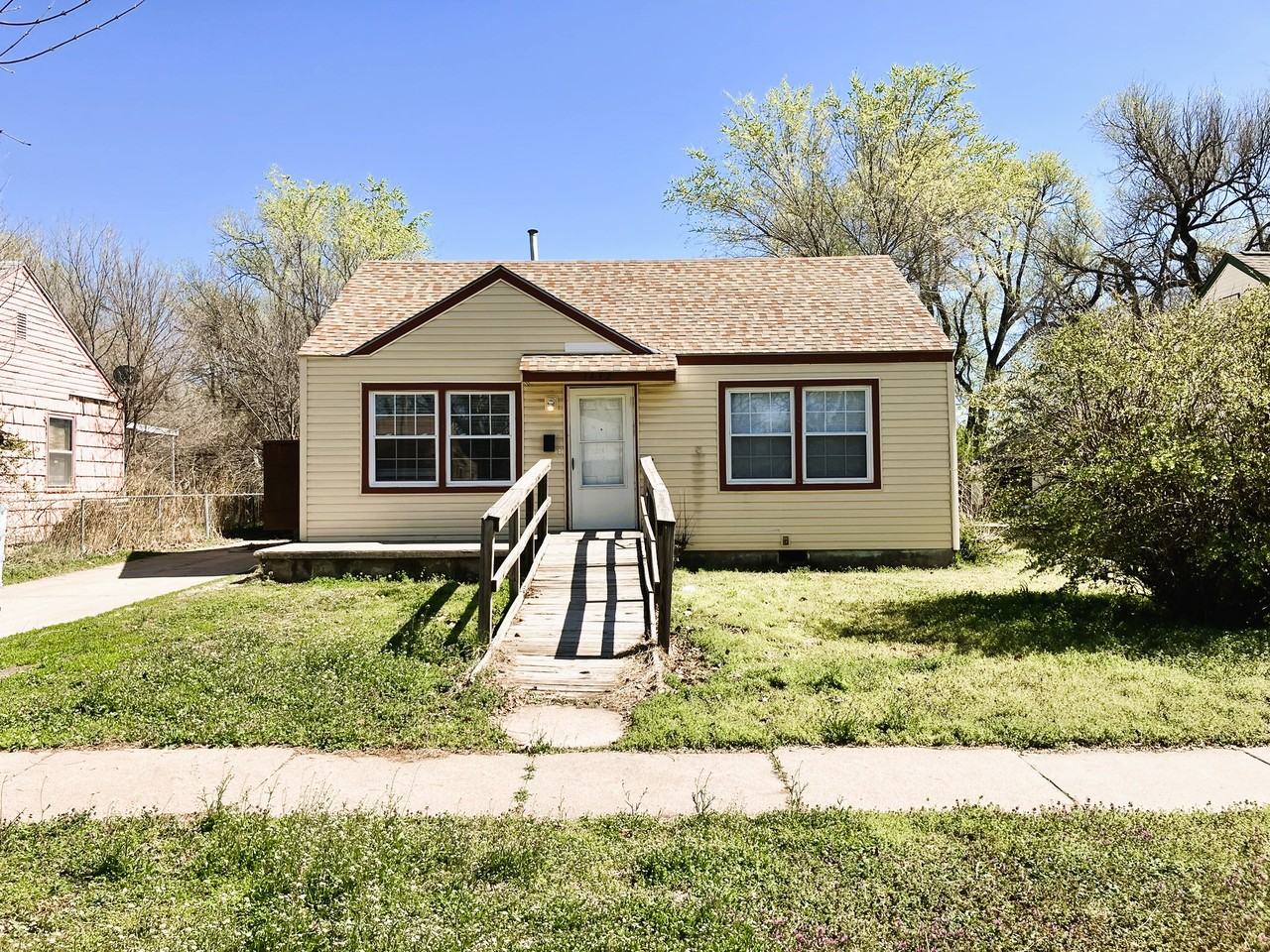 1432 N Minnesota Ave - Photo 2 of 18