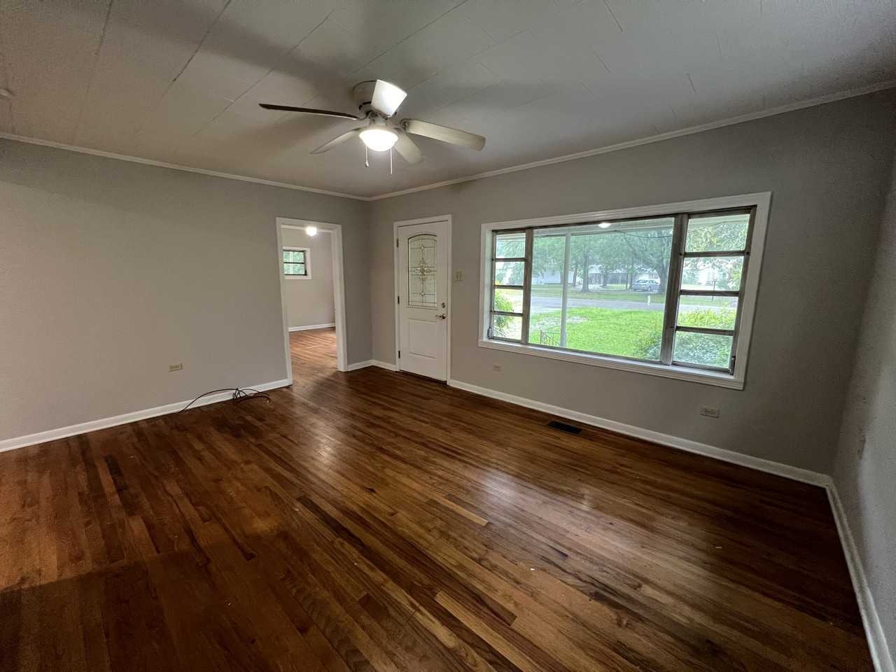 604 Mamie St - Photo 3 of 16