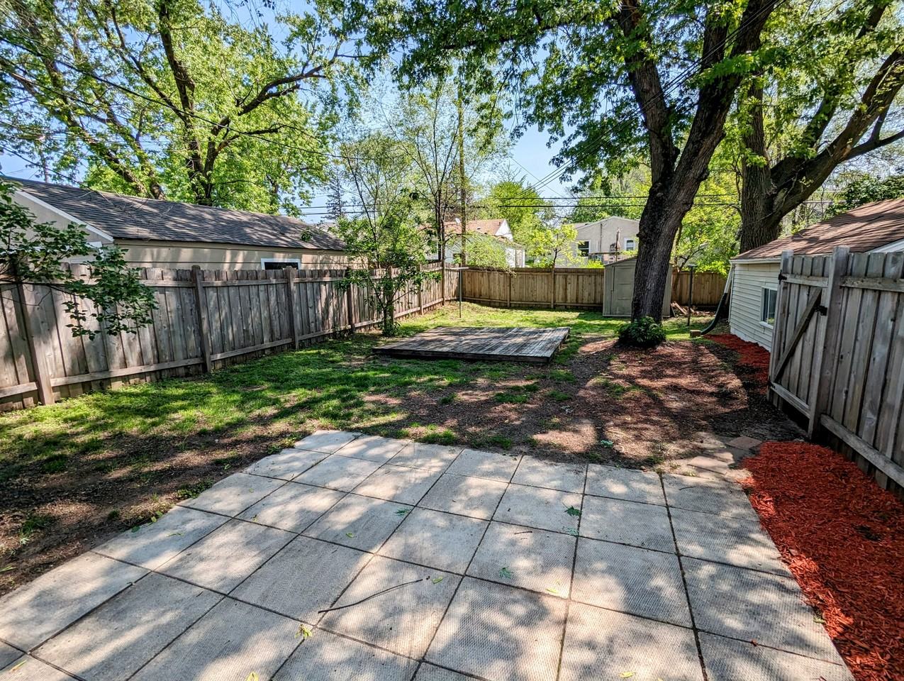 3315 Zinran Ave S - Photo 3 of 20