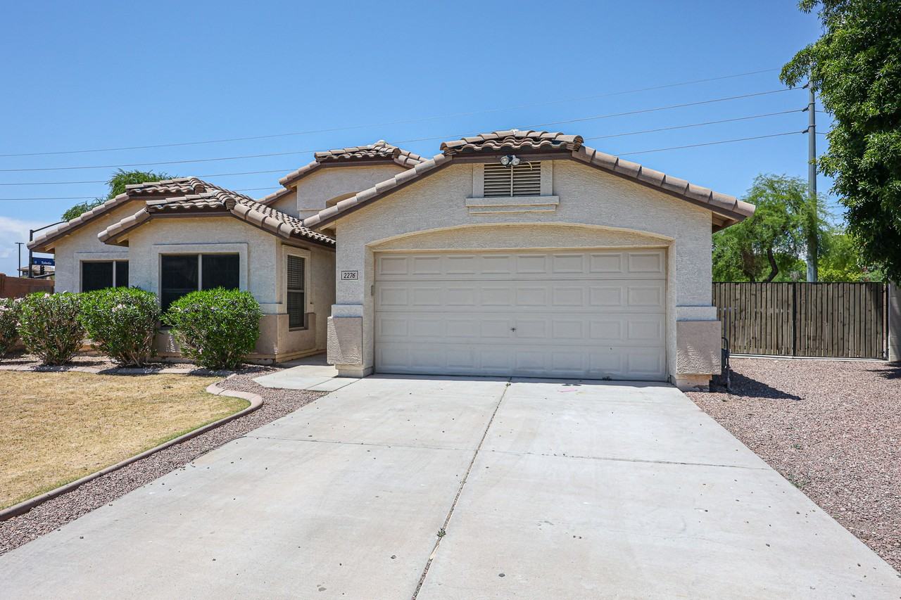 2276 S Bahama Dr - Photo 3 of 37
