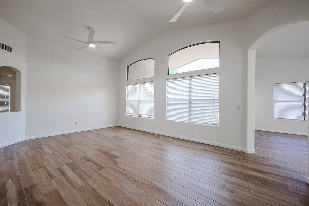 2276 S Bahama Dr - Photo 4 of 37