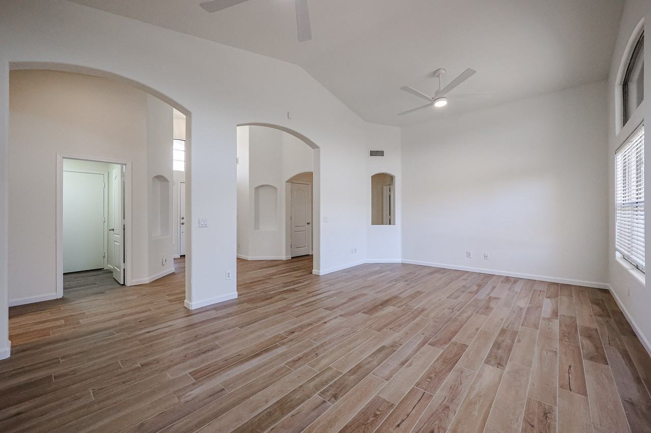 2276 S Bahama Dr - Photo 5 of 37