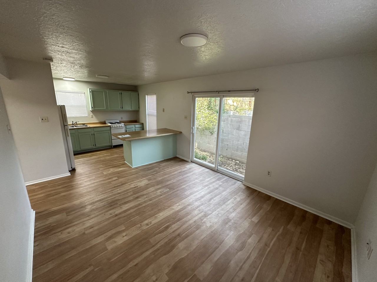 4604 Zuni Rd Se - Photo 2 of 23