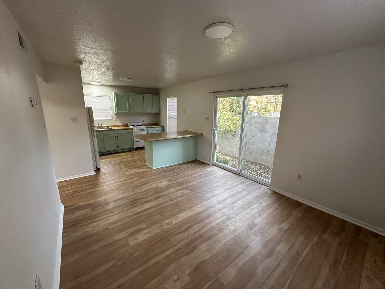 4604 Zuni Rd Se - Photo 3 of 23