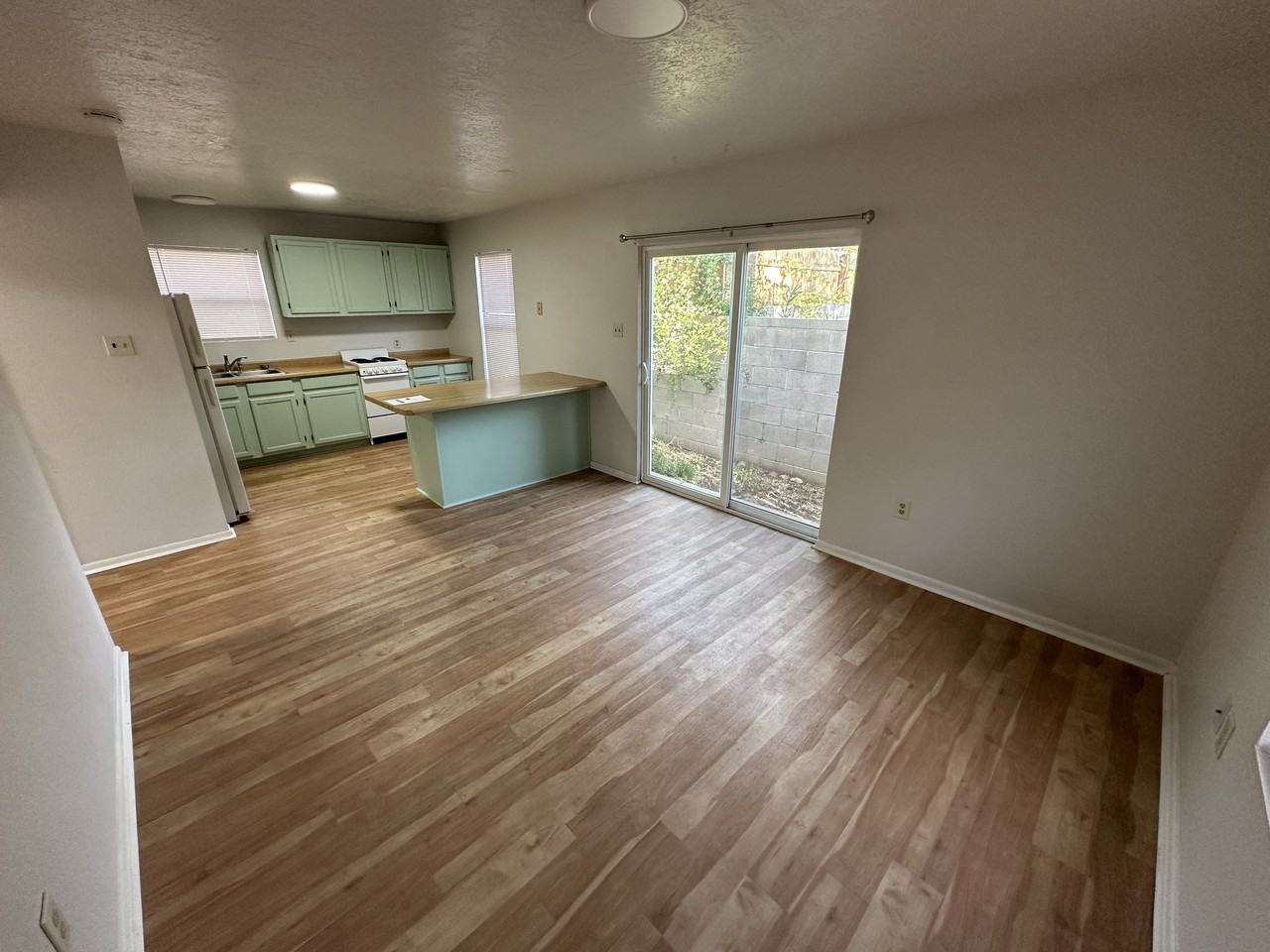 4604 Zuni Rd Se - Photo 5 of 23