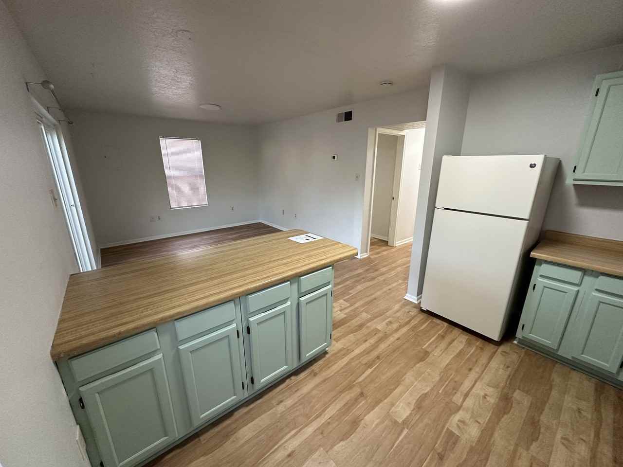 4604 Zuni Rd Se - Photo 6 of 23