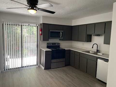 12312 Candelaria Rd Ne - Photo 2 of 32