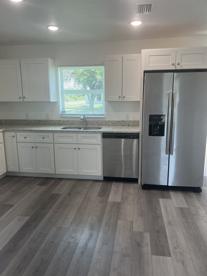 68 Evergreen St - Photo 4 of 25