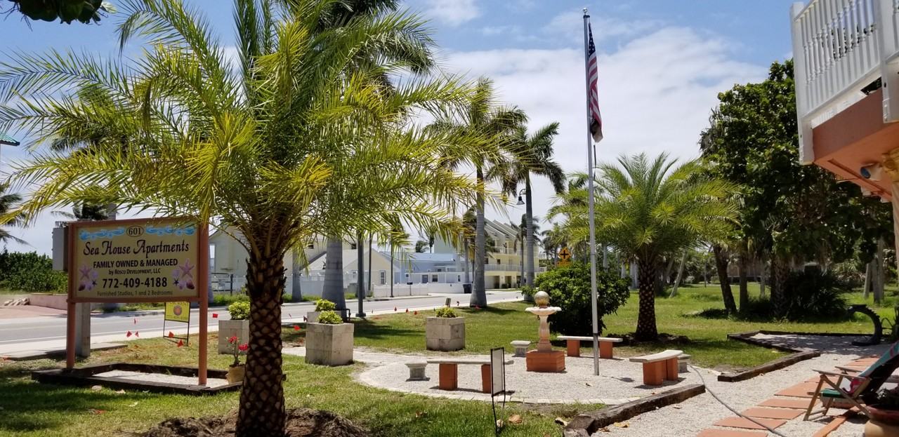 601 S Ocean Dr - Photo 2 of 14