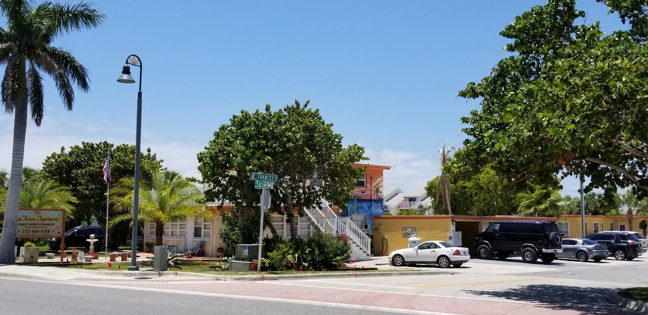 601 S Ocean Dr - Photo 3 of 14