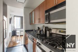 featured image of Maiden Ln #1403