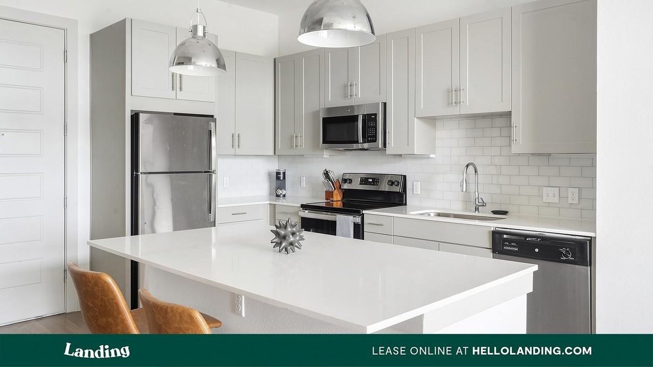 2511 Montopolis Drive - Photo 5 of 50