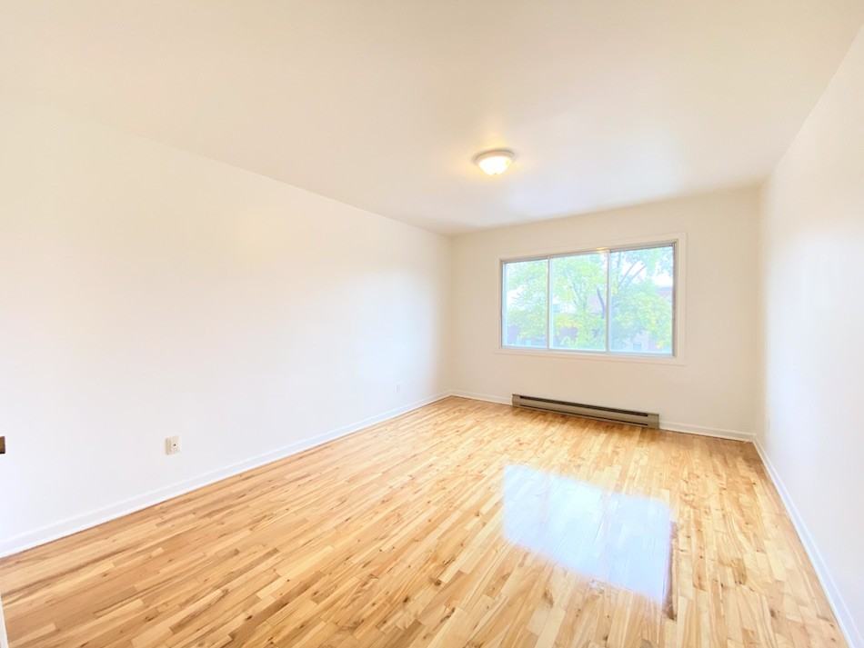 6032 Boulevard Couture - Photo 2 of 17