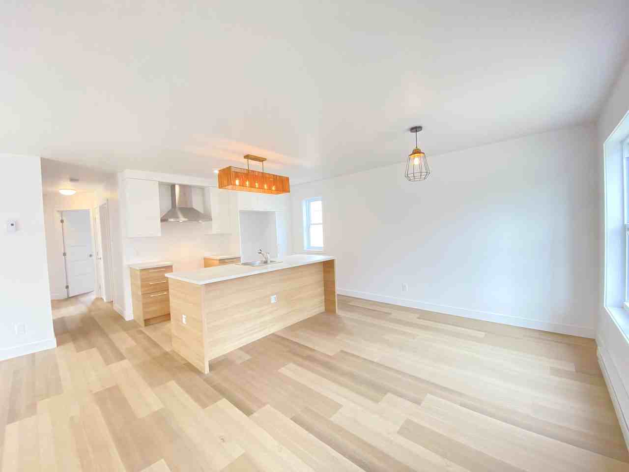 344 Rue Saint-Joseph - Photo 2 of 17