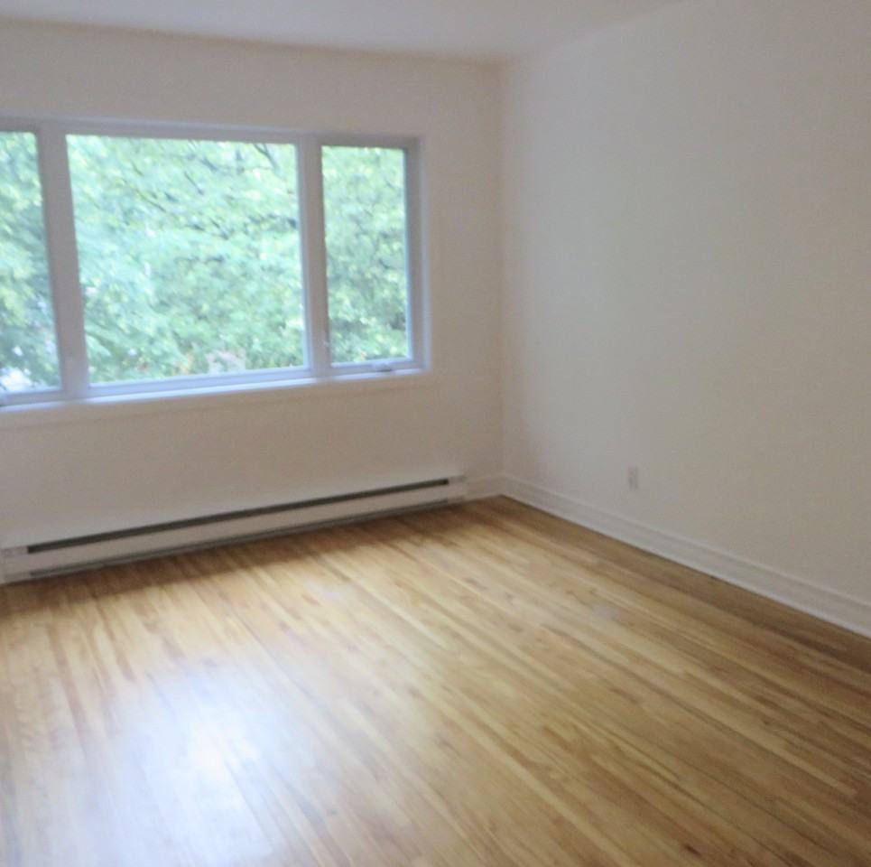 2025 Place Arthur - Buies - Photo 2 of 20