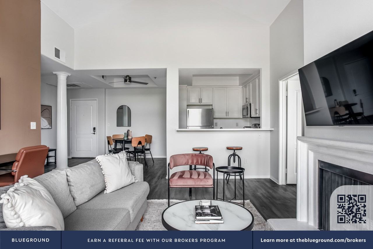 2201 S Beverly Glen Blvd #1055 - Photo 4 of 28