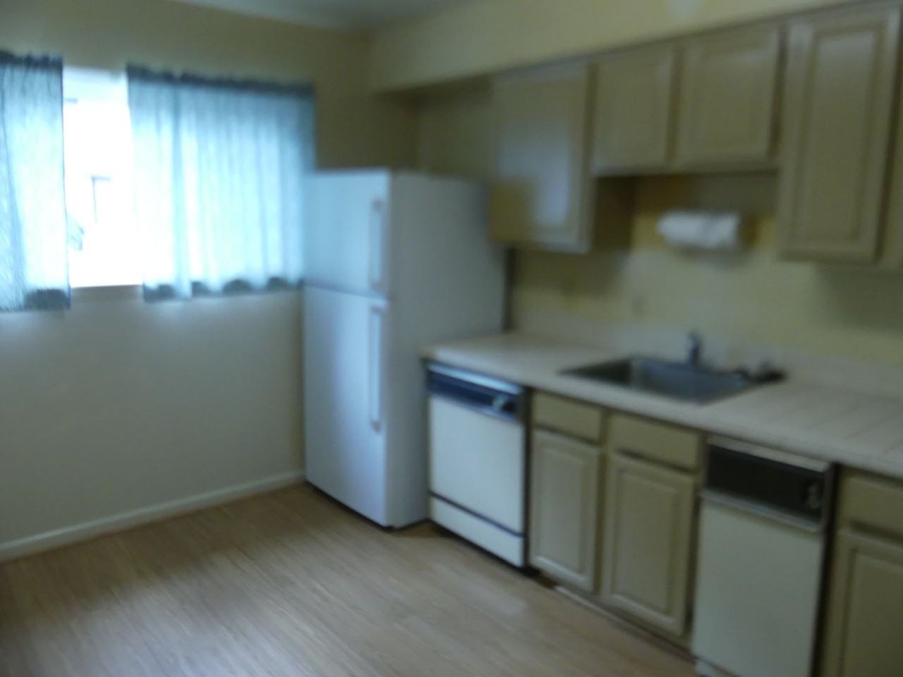 1122 Willow Green Dr - Photo 3 of 6
