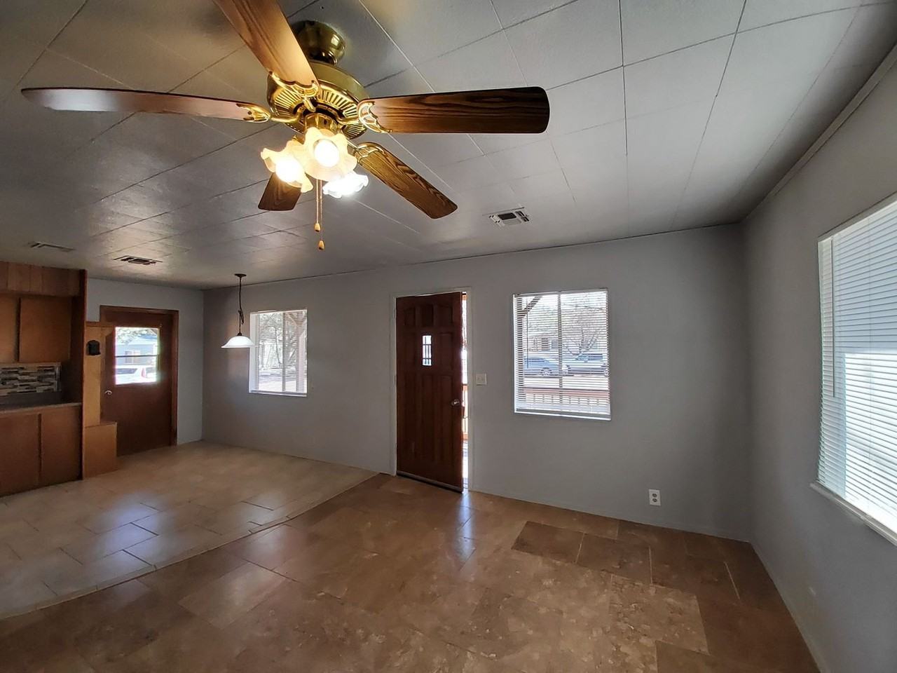 610 W Colt Cir - Photo 4 of 9