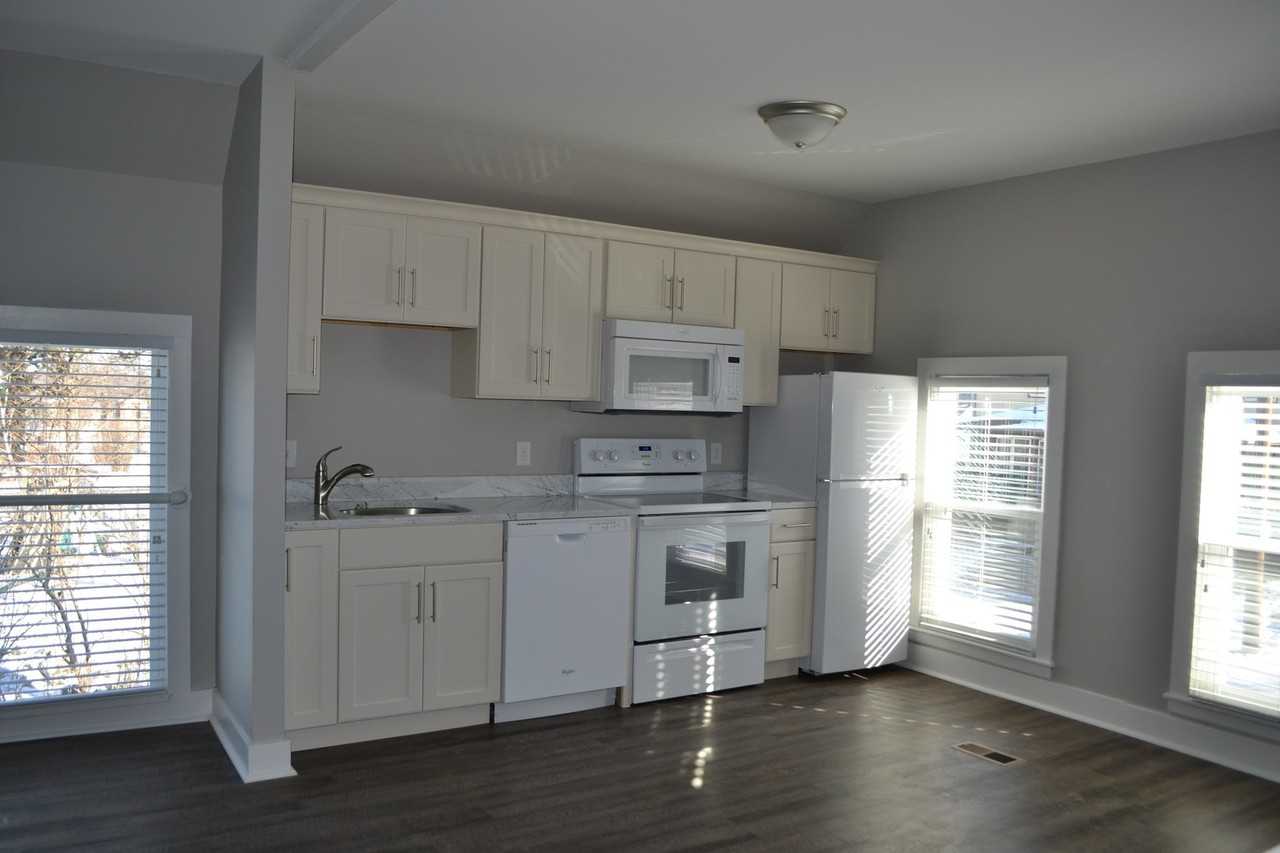 210 E 15th St - Photo 5 of 13