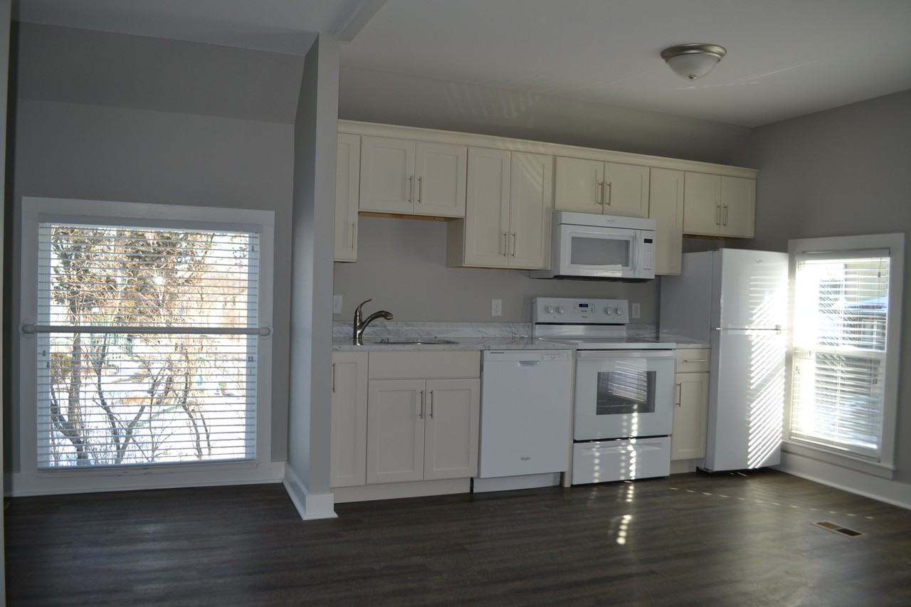 210 E 15th St - Photo 6 of 13