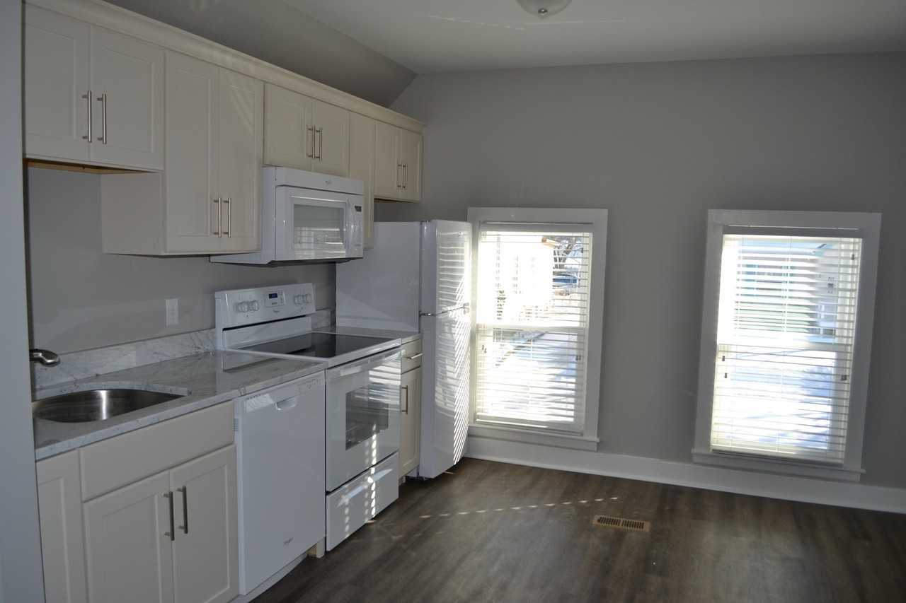 210 E 15th St - Photo 7 of 13