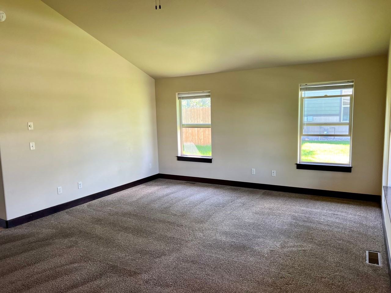 888 Ferguson Ave - Photo 2 of 13